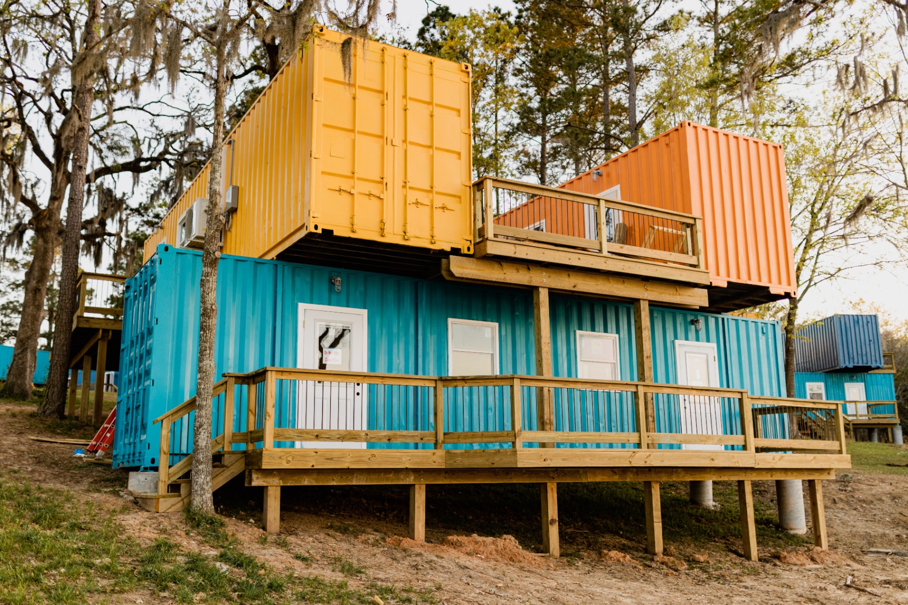 Cabin with upper deck